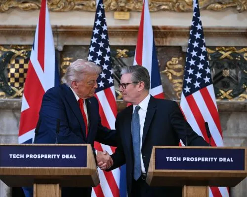 Trump Directs Criticism on Putin and Praises UK in Press Conference with Keir Starmer